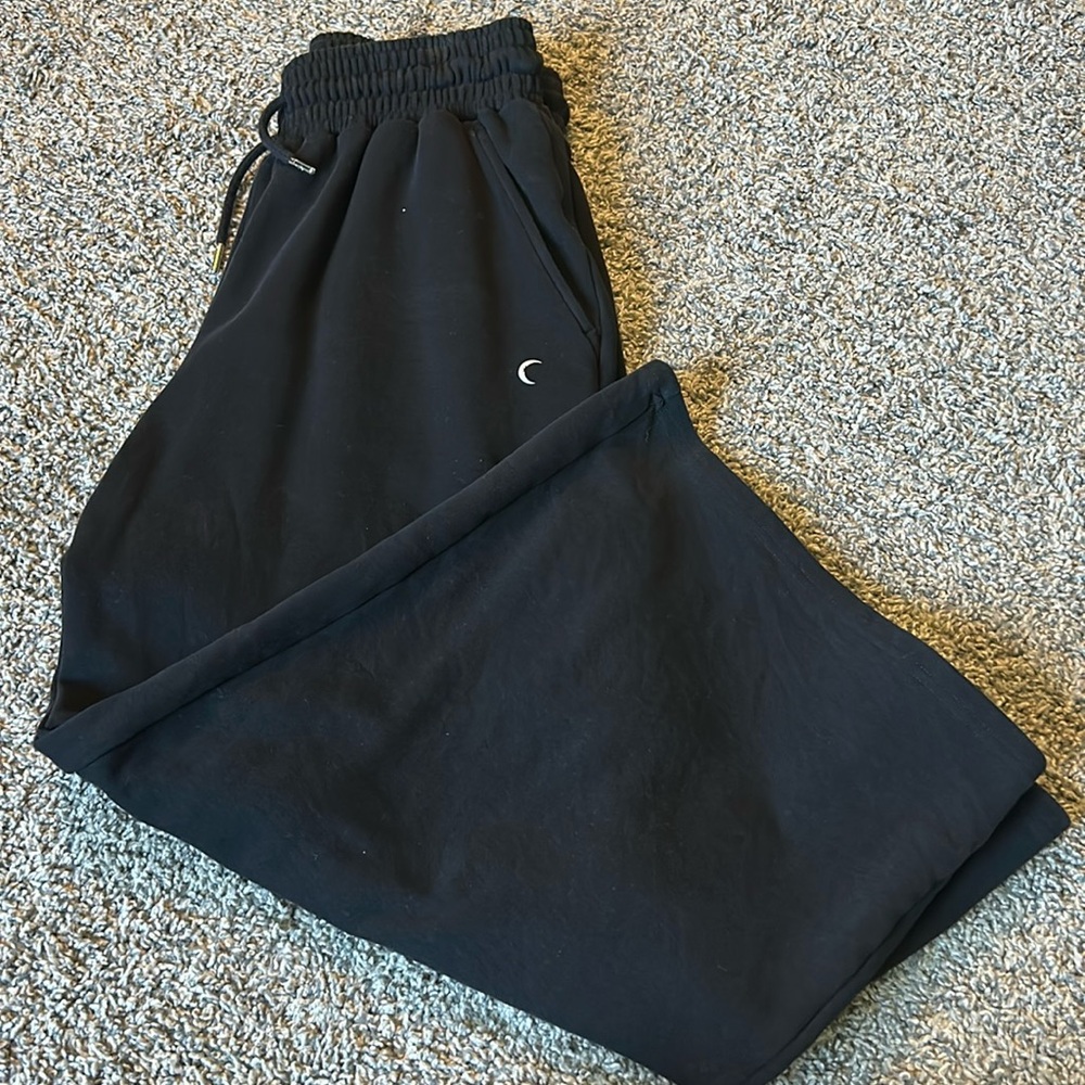 EUC Zyia Black Retreat Wide Leg Joggers 26"